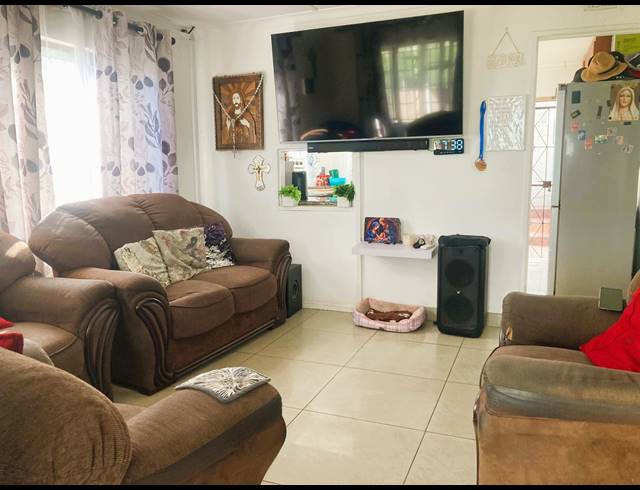 3 BEDROOM HOUSE FOR SALE IN BLUFF